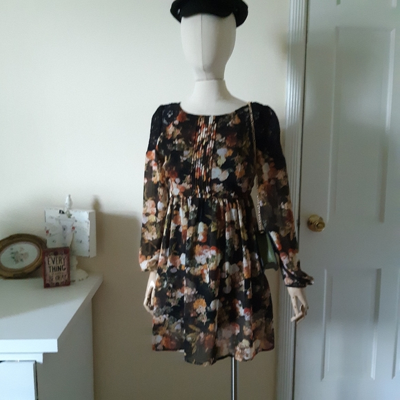 Forever 21 Dresses & Skirts - F21 Floral Dress🍂